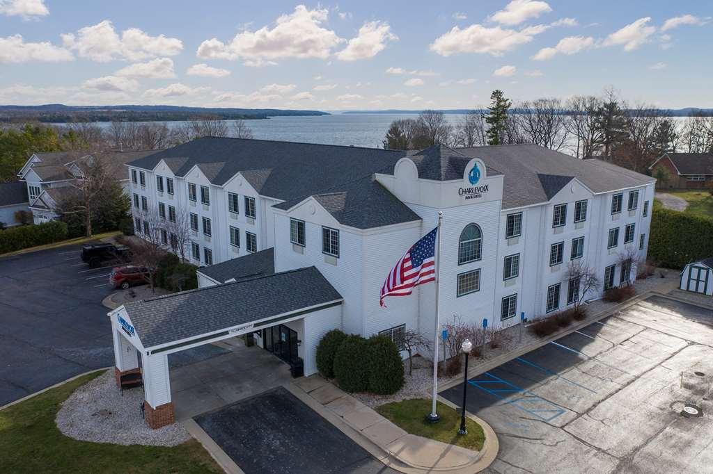 Charlevoix Inn & Suites Surestay Collection By Best Western Dış mekan fotoğraf