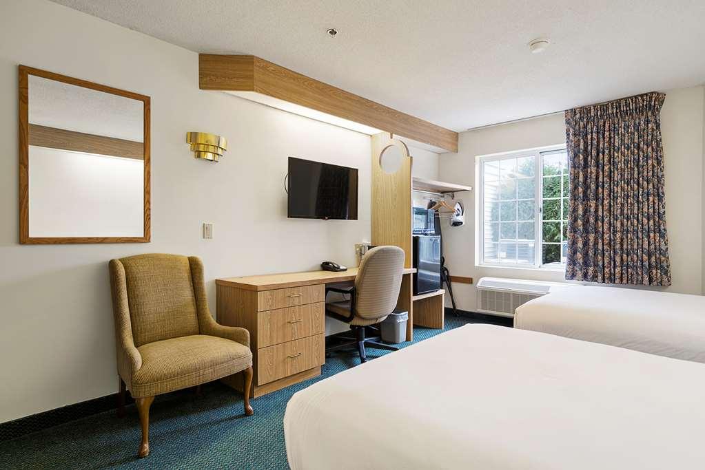 Charlevoix Inn & Suites Surestay Collection By Best Western Oda fotoğraf