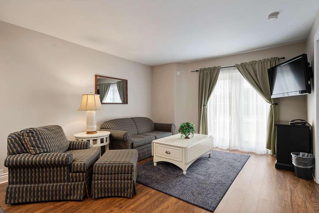 Charlevoix Inn & Suites Surestay Collection By Best Western Oda fotoğraf