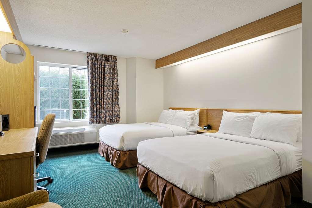 Charlevoix Inn & Suites Surestay Collection By Best Western Oda fotoğraf