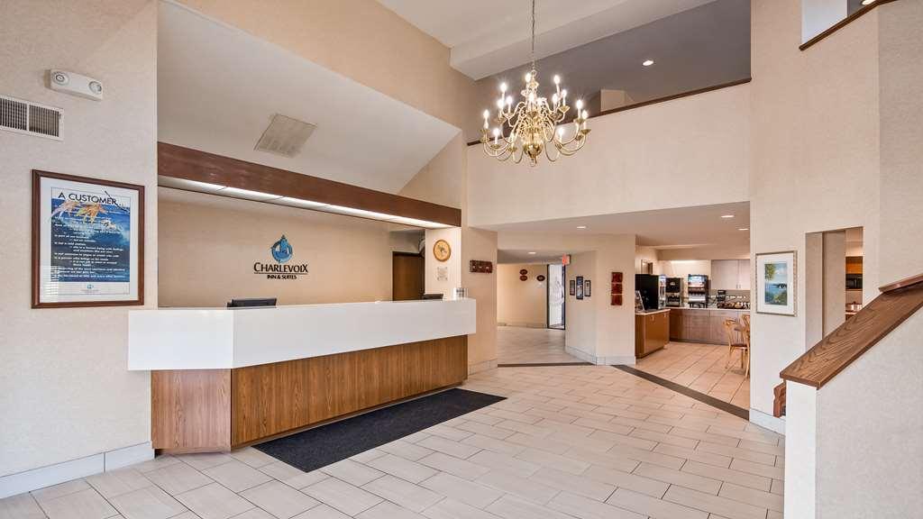 Charlevoix Inn & Suites Surestay Collection By Best Western İç mekan fotoğraf
