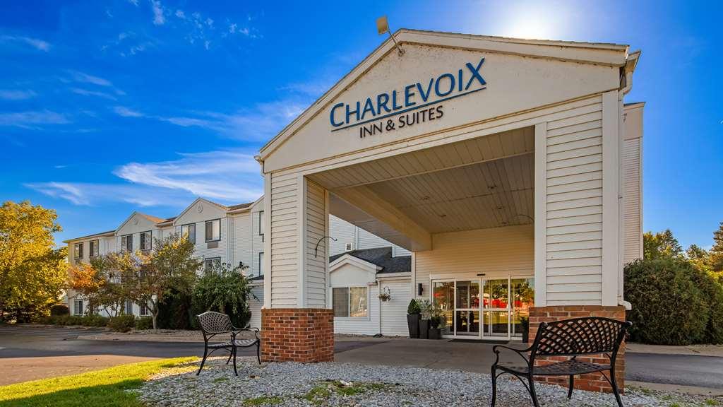 Charlevoix Inn & Suites Surestay Collection By Best Western Dış mekan fotoğraf