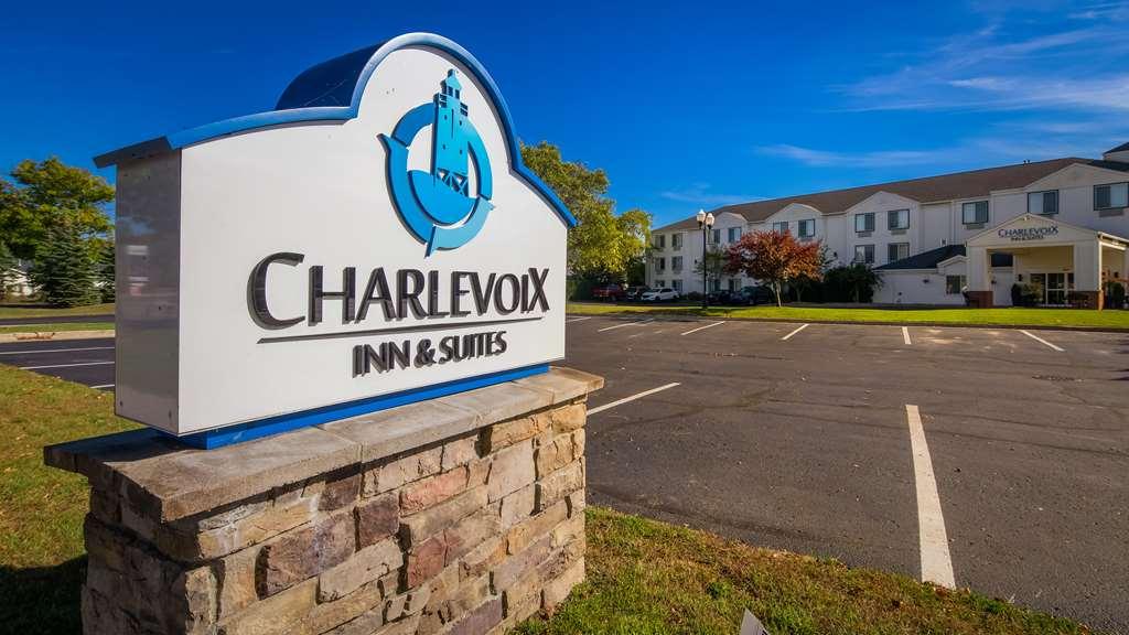 Charlevoix Inn & Suites Surestay Collection By Best Western Dış mekan fotoğraf